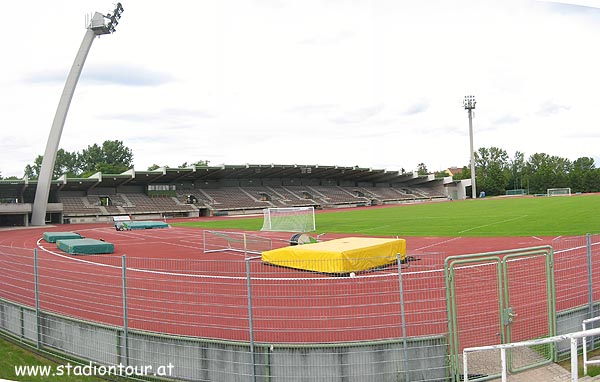 Rudolf-Tonn-Stadion - Schwechat