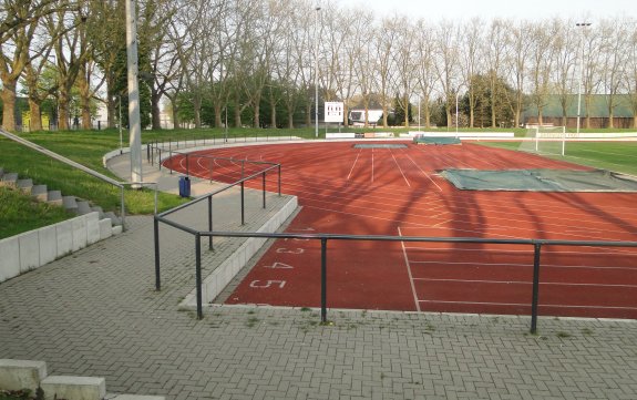 Ernst-Poensgen-Kampfbahn / Bezirkssportanlage Lierenfeld - Düsseldorf-Lierenfeld