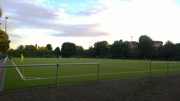 Sportplatz Treseburger Ufer - Berlin-Neukölln