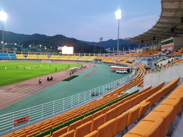 Chuncheon Songam Sports Town Main Stadium - Chuncheon