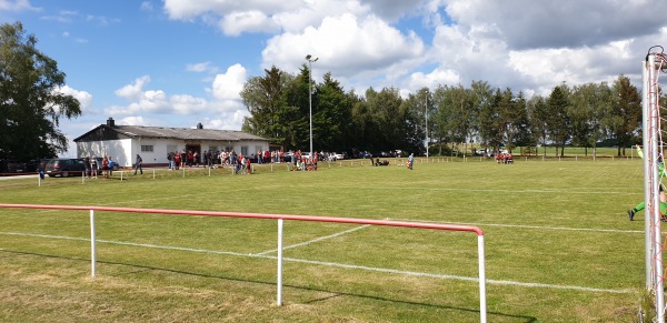 Sportplatz an der L162 - Holzbach