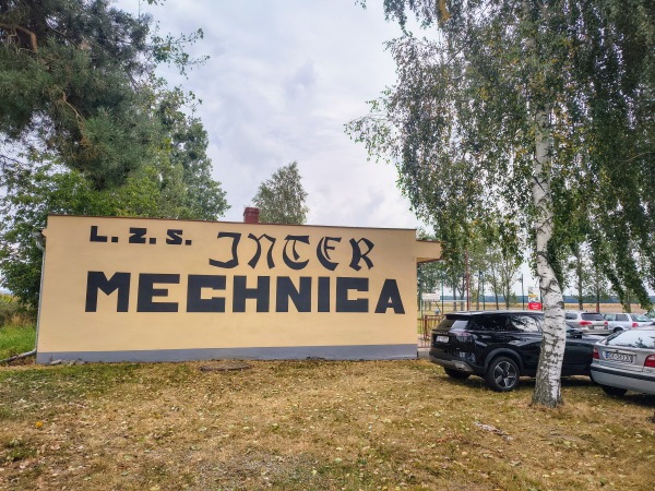 Boisko w Mechnicy - Mechnica