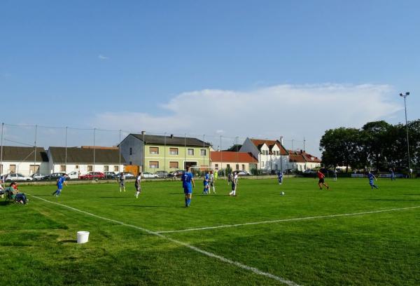 Sportplatz Hof - Hof am Leithaberge