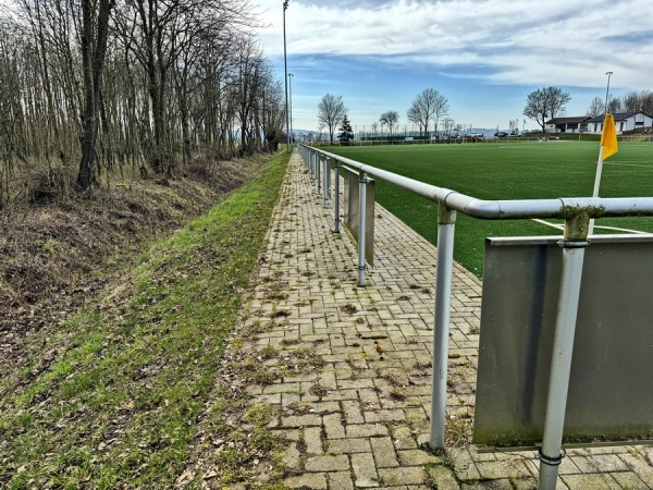 Sportplatz im Felde - Nieheim-Eversen