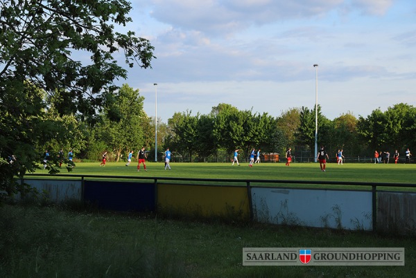 Stadion Hildebrandseck Nebenplatz - Neustadt/Weinstraße-Königsbach