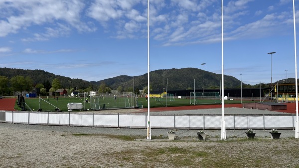Kuventræ Stadion - Os