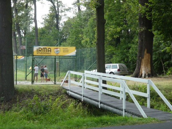 Boisko w Studzieniech - Studzieniec