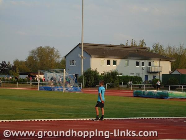 Fritz-Heinrich-Stadion im Sportpark Süd - Bitterfeld-Wolfen