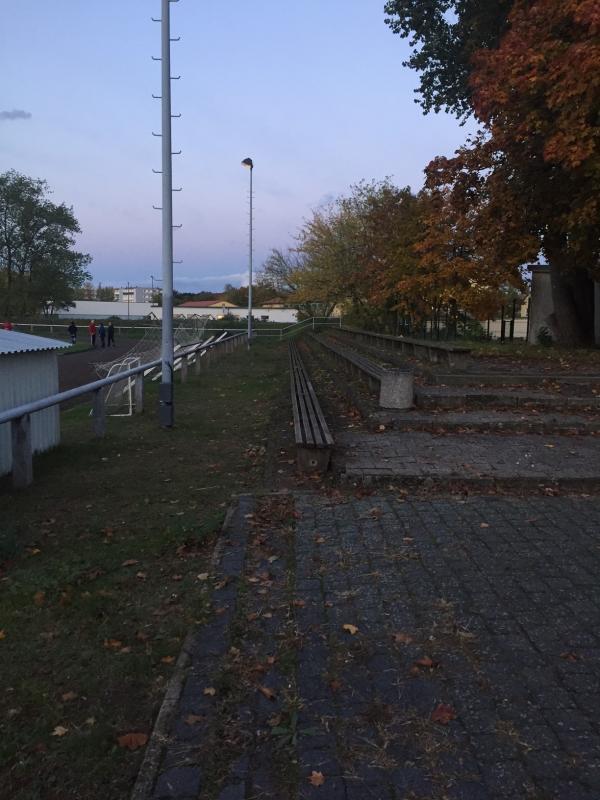 Aufbau-Sportplatz - Eisenhüttenstadt