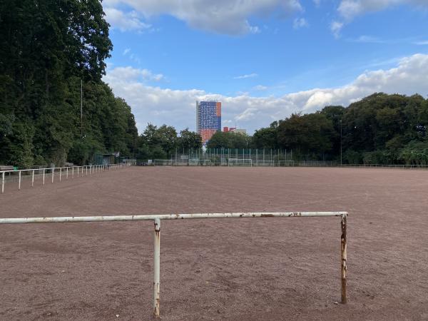 Prälat-Wolker-Anlage / Bezirkssportanlage Mitte Platz 2 - Köln-Ehrenfeld