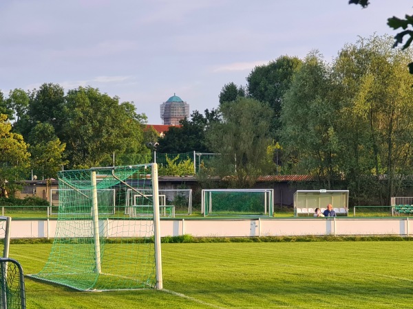 Alfred-Kunze-Sportpark Platz 6 - Leipzig-Leutzsch