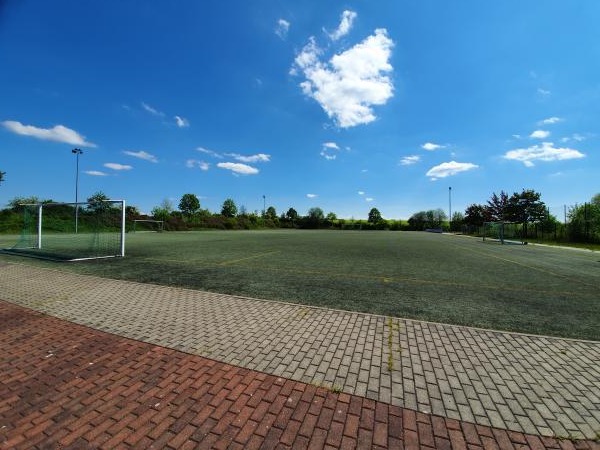 Schulsportplatz - Klipphausen-Sachsdorf
