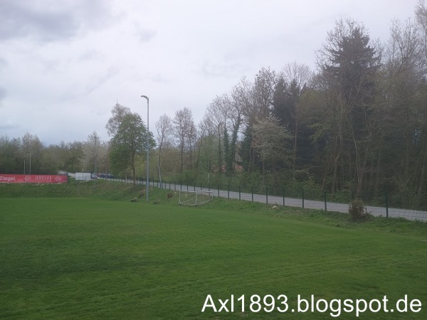 Adam-Holzner-Stadion Nebenplatz - Oberbergkirchen