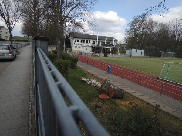 Sportplatz Oberfeld - Wiesbaden-Erbenheim