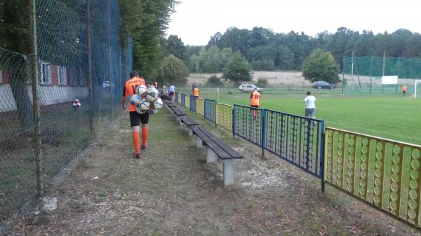 Boisko w Budachowie - Budachów-Kolonia