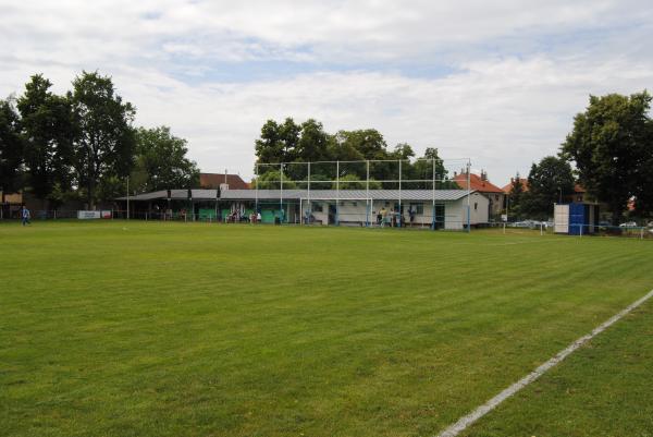 Fotbalové hřiště Záryby - Záryby 