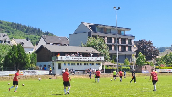 Sportplatz an der Mosel - Bullay