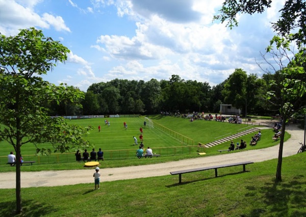 Fotbalove hřiště Hrušovany nad Jevišovkou - TJ Cukrovar Hrušovany nad Jevišovkou