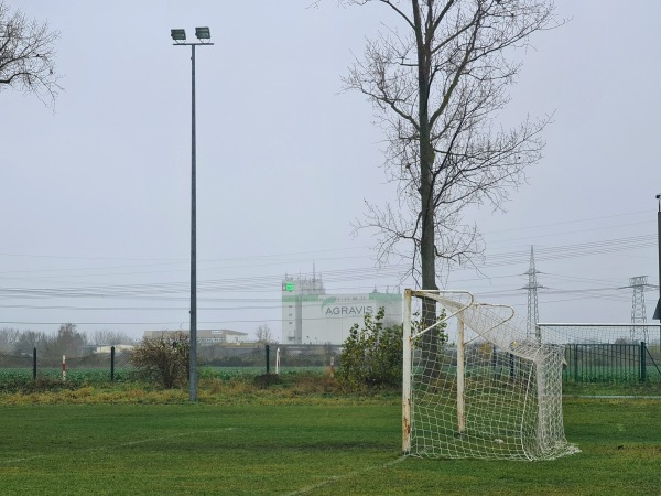 Kampfbahn Glück Auf Nebenplatz - Merseburg/Saale-Beuna
