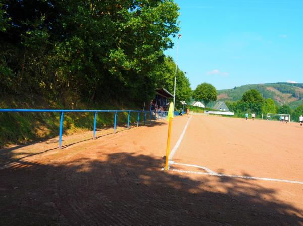 Sportplatz an der Turnhalle - Sundern/Sauerland-Endorf