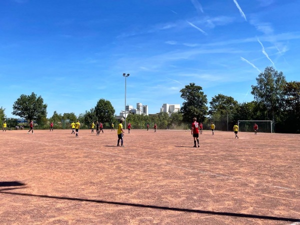 Vulkanstadion Nebenplatz - Kruft