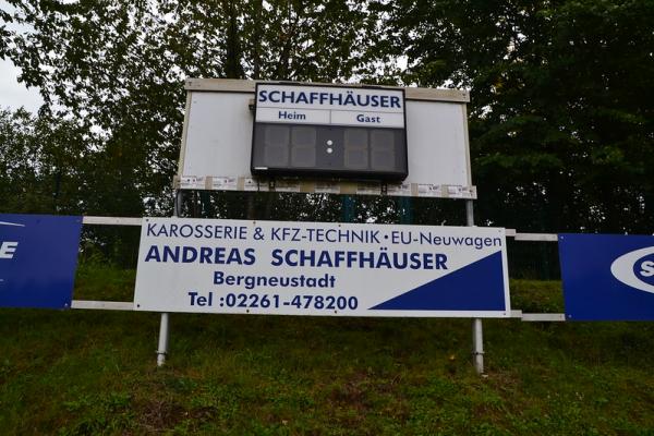 Wilhelm-Bisterfeld-Stadion im Sportzentrum Stentenberg - Bergneustadt