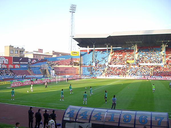 Hüseyin Avni Aker Stadyumu - Trabzon