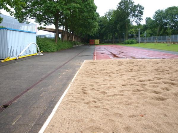 Kleine Kampfbahn im Arena-Sportpark - Düsseldorf-Stockum