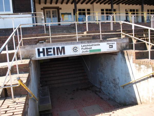 Edelstahlkampfbahn der Bezirkssportanlage Stahldorf - Krefeld-Stahldorf