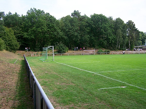 Waldstadion an der Schule - Klein Nordende