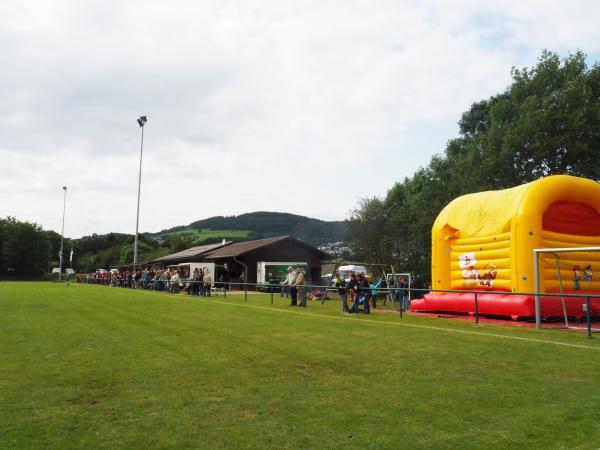 Sportplatz Schloßfeld - Medebach-Düdinghausen