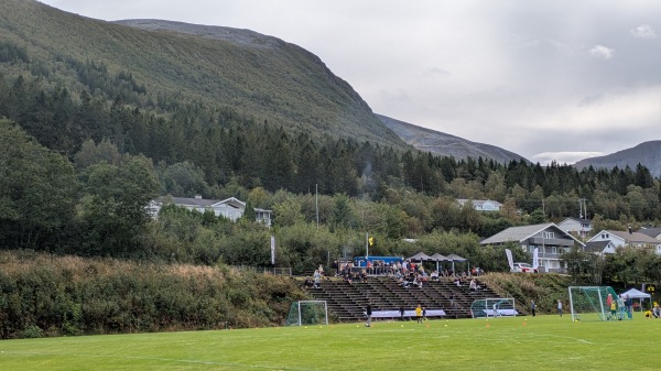 Tomrefjord stadion - Tomrefjord