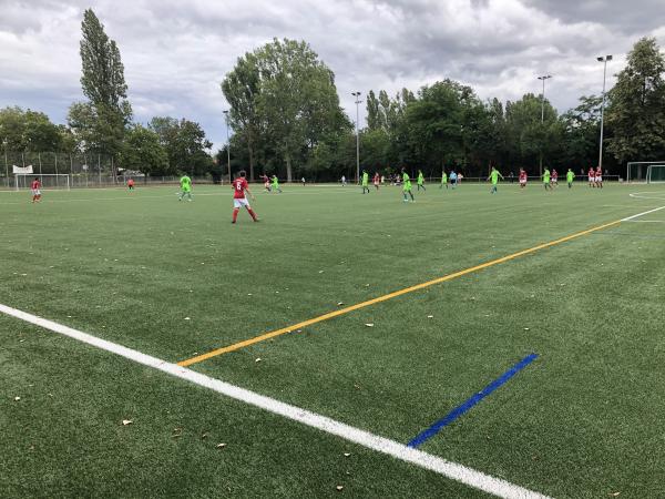 Sportplatz an der B9 - Ludwigshafen/Rhein-Pfingstweide