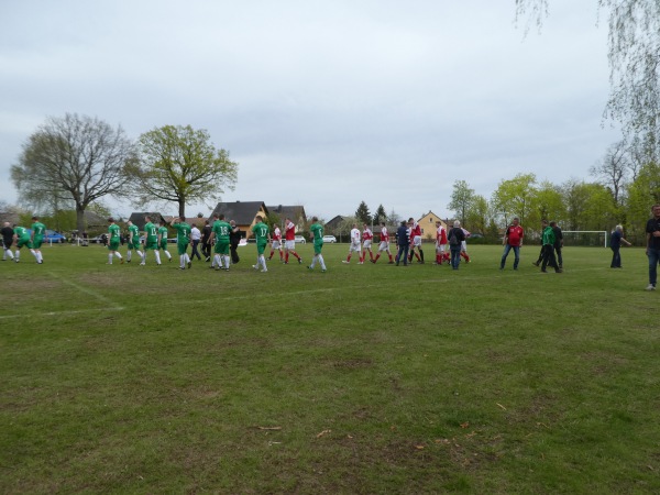 Sportplatz im Birkenwald - Dissen-Striesow