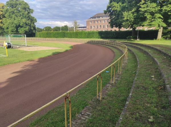 Edelstahlkampfbahn der Bezirkssportanlage Stahldorf - Krefeld-Stahldorf