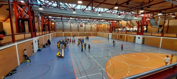 Paartalhalle - Kissing