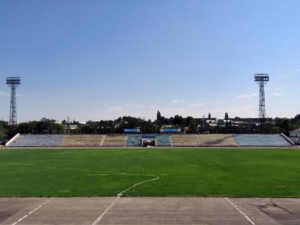 Ahmatbek Suyumbayev atyndagy Stadion - Oş (Osh)