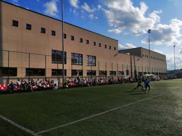 Vilniaus Fabijoniskiu Vidurines Mokyklos Stadionas - Vilnius