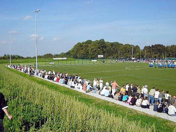 vor Tribünenbau