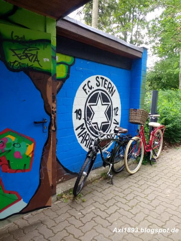 Sportplatz An der Dorfkirche - Berlin-Marienfelde