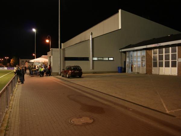 Sportplatz an der Römerhalle - Wöllstadt-Ober-Wöllsatdt