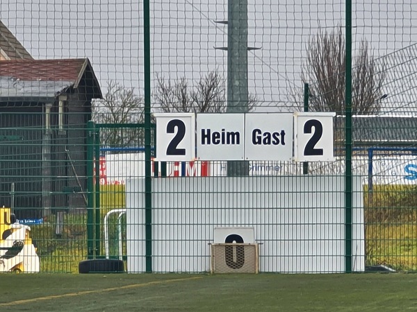 Sportplatz an der B80 2 - Seegebiet Mansfelder Land-Lüttchendorf