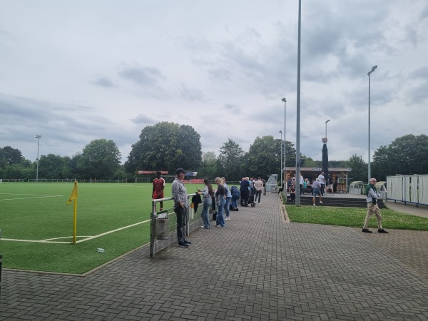 Bezirkssportanlage Am Eisenbrand Platz 4 - Meerbusch-Büderich