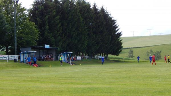 Sportplatz an der Kirche - Lichtenberg/Erzgebirge-Weigmannsdorf