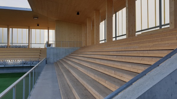 Umbau der drei Tribünen