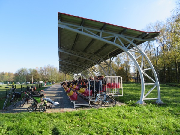 Gminny Stadion w Mikuszewskim - Mikuszewskie