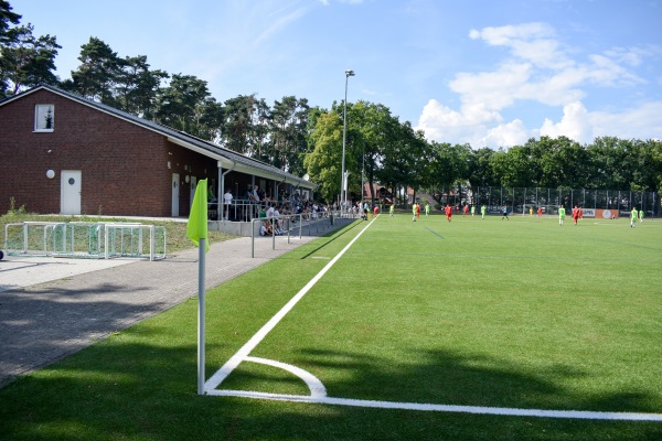 Sportplatz Schatenweg - Paderborn-Schloß Neuhaus