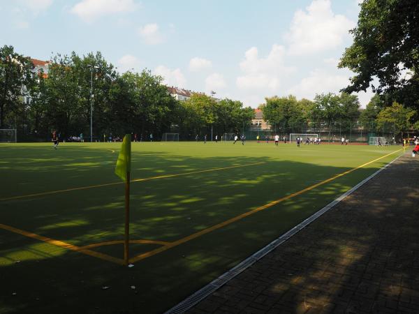 Sportplatz Lohmühleninsel - Berlin-Alt-Treptow