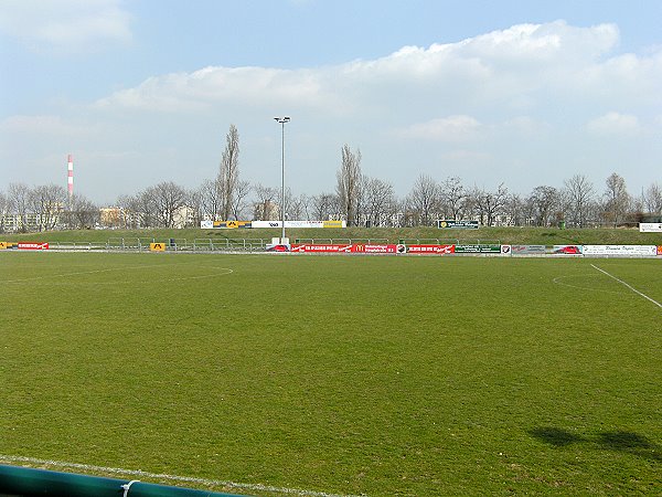 Alter Zustand (Naturrasen, ohne Tribüne)