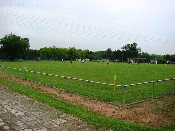 Sportanlage Am Kinderdorf Platz 2 - Halle/Saale-Neustadt